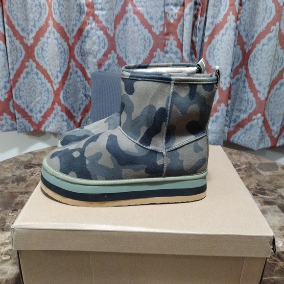 Steve Madden Boots - Picture 5 of 7